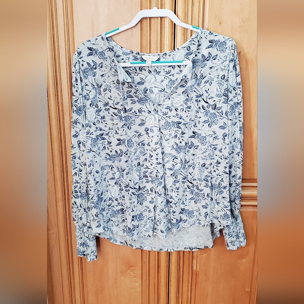 Lucky Brand long sleeve top. L